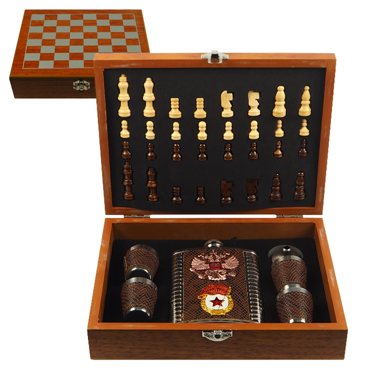 El juego "Rusia el bronce", la cantimplora, de nerzhaveyki, 240 ml. + el ajedrez