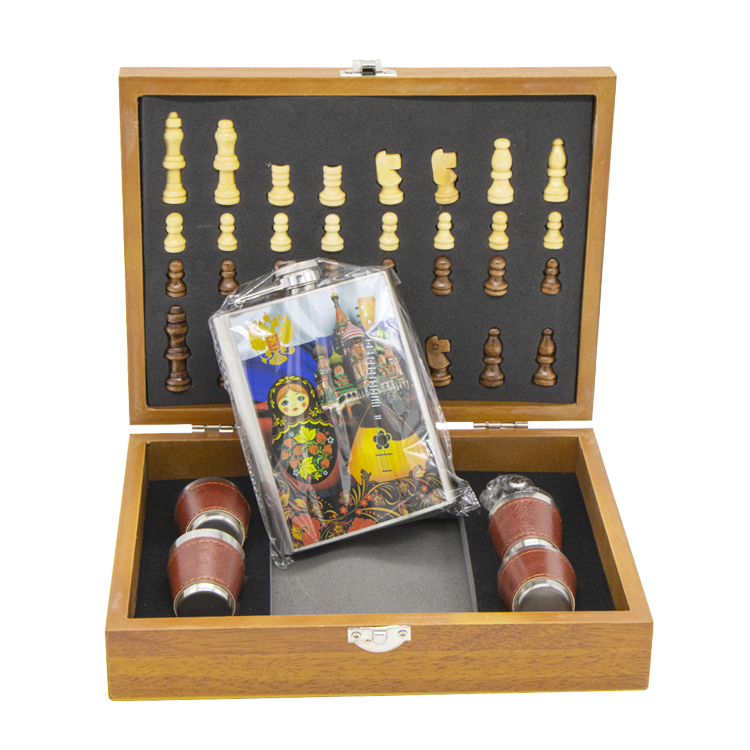 El juego "la Matrioshka" la cantimplora, de nerzhaveyki, 240 ml. + el ajedrez