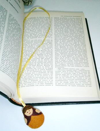 Cinta de senalar en un libro (bookmark) Matrioska, hecho a mano