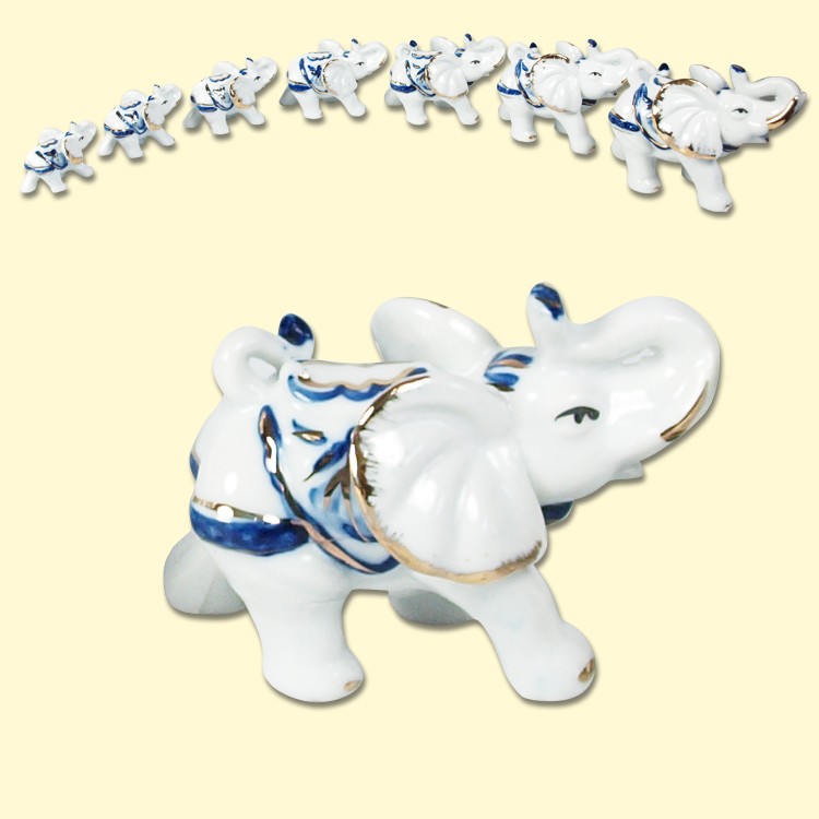 El juego de las estatuillas "de 7 elefantes", de portselana, la altura de las figurinas de 9 cm hast