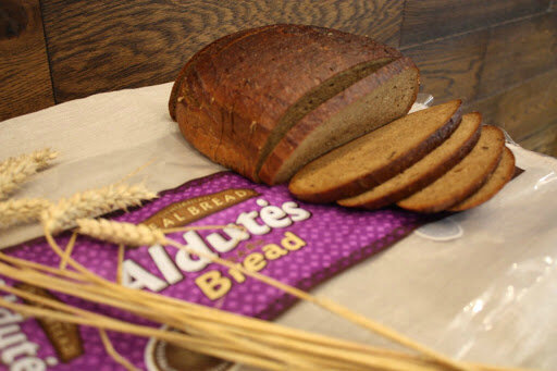 Comida russa. Pão integral lituano "Aldutes" fatiado, 900 g