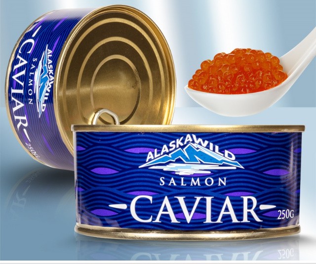 Caviar de salmão rosa em um gesto. pote 250g